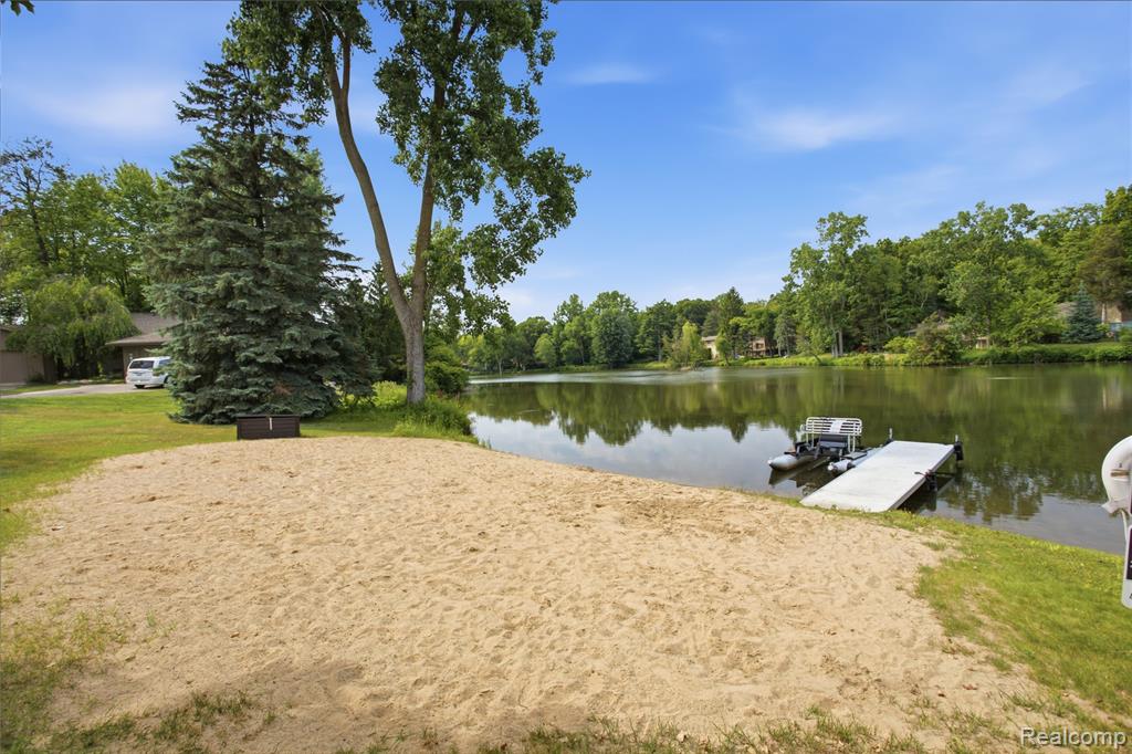 6608 Red Cedar Lane, West Bloomfield, MI 48324 — Photo 35