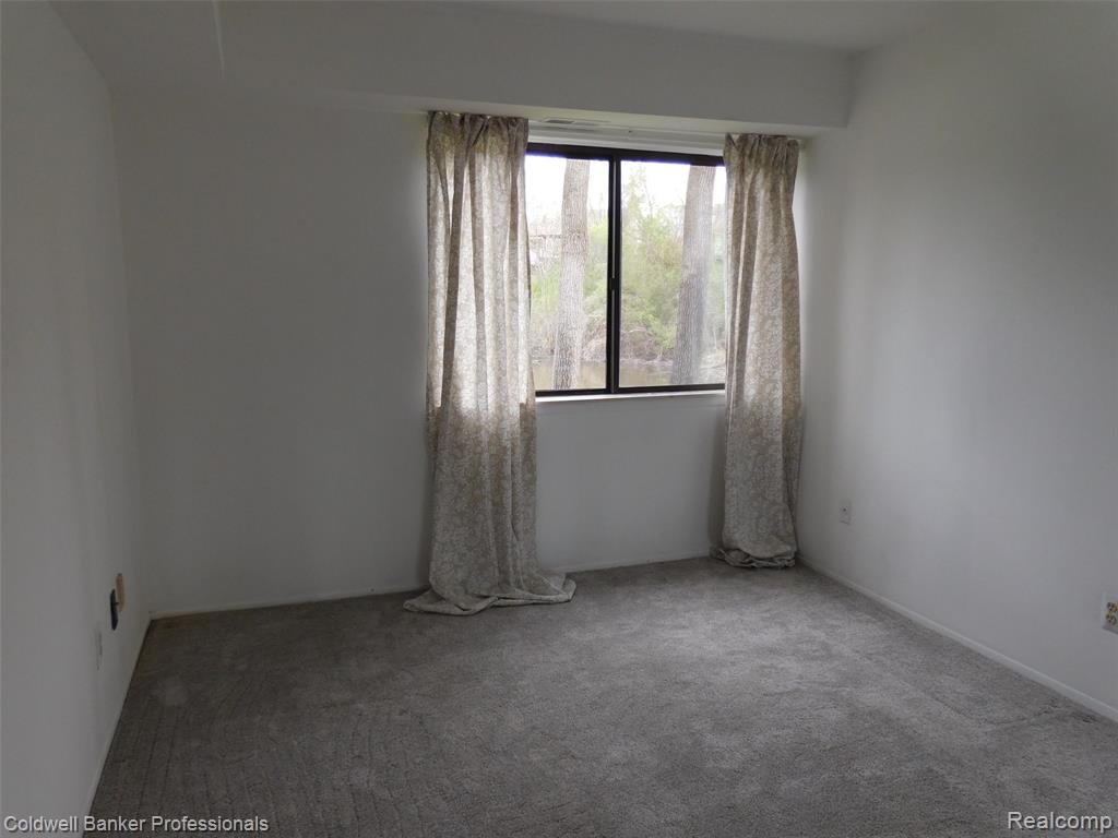 3915 Lone Pine Road, 100, West Bloomfield, MI 48323 — Photo 24