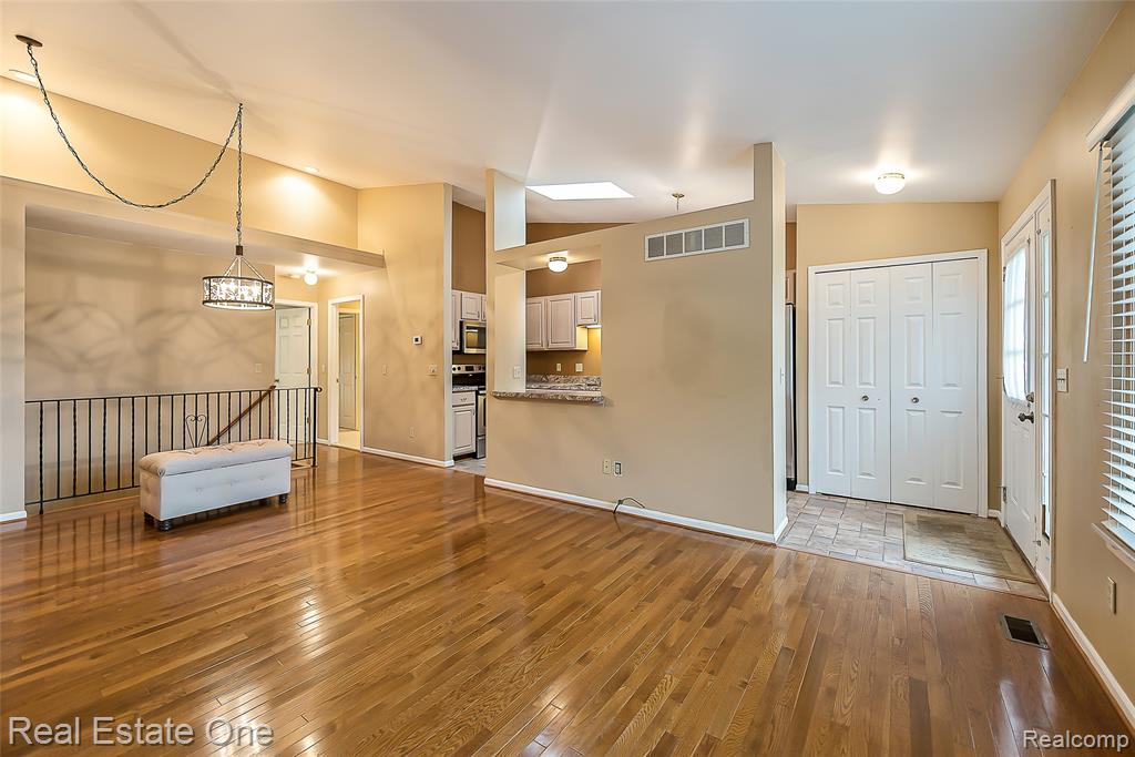62622 RALEIGH CT, 4, South Lyon, MI 48178 — Photo 12