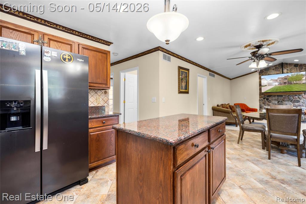 865 Drakeshire Drive, Commerce Twp, MI 48390 — Photo 28