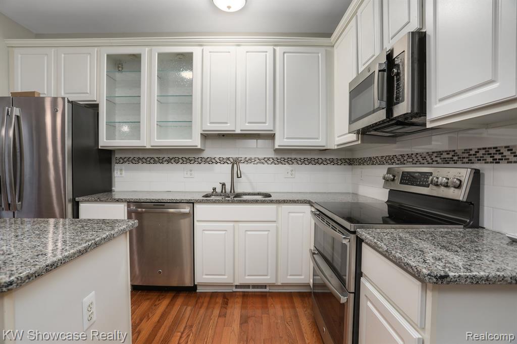 43104 PROVIDENCE Lane, Canton, MI 48188 — Photo 14