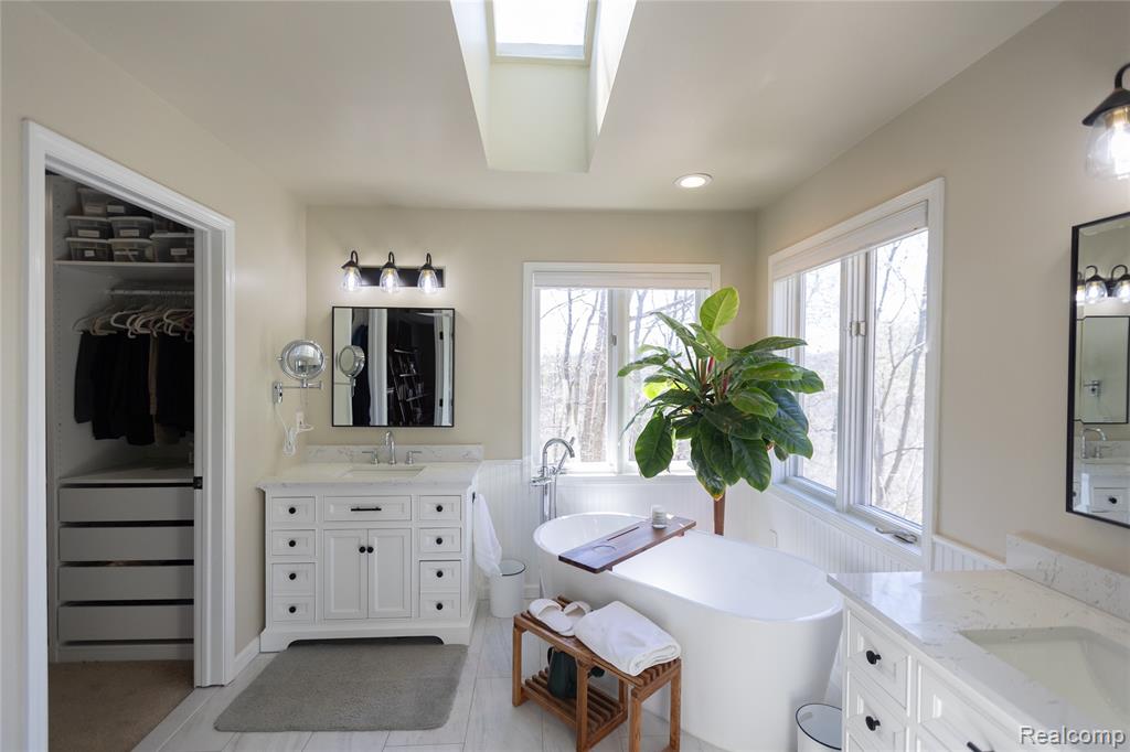 7988 Hillside Lakes Drive, Brighton, MI 48116 — Photo 34