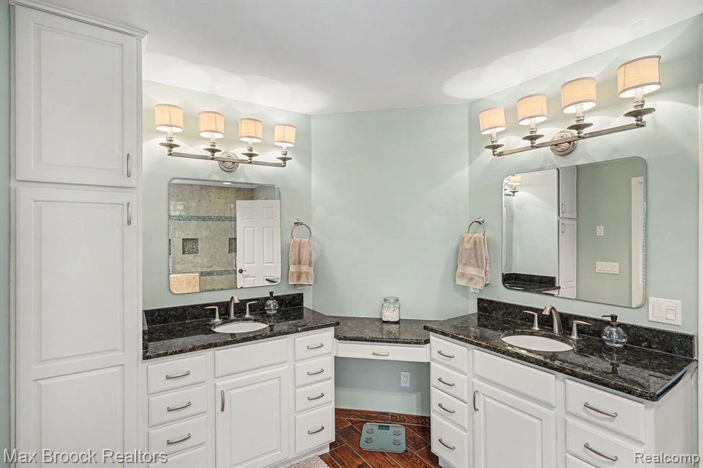 1300 Oak Hollow Drive, Milford, MI 48380 — Photo 24