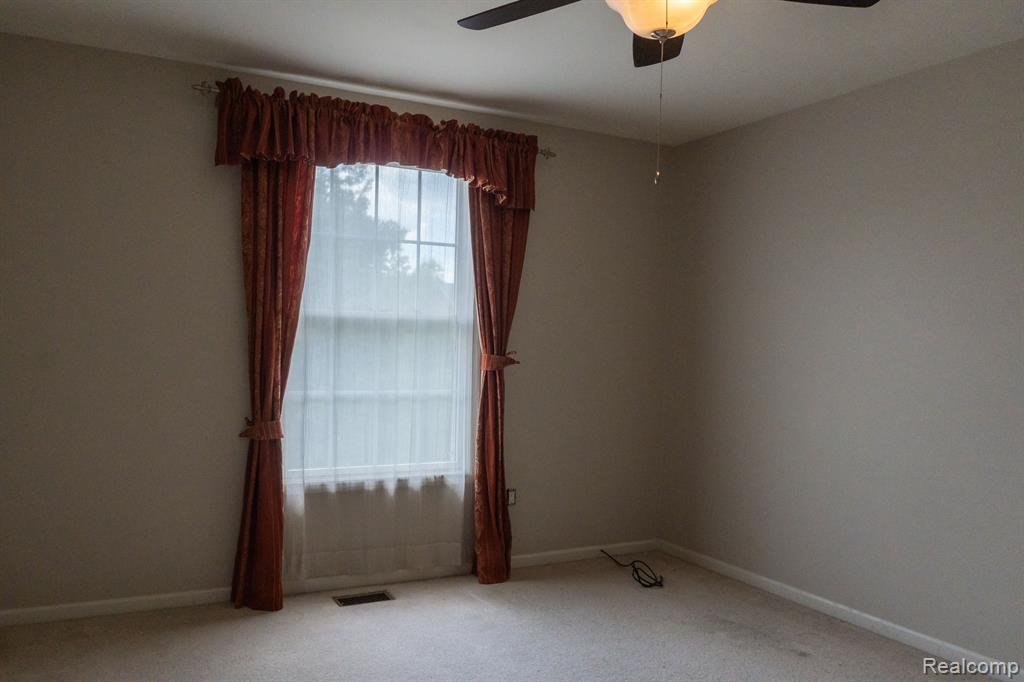 49028 FOUNDERS, Canton, MI 48187 — Photo 12