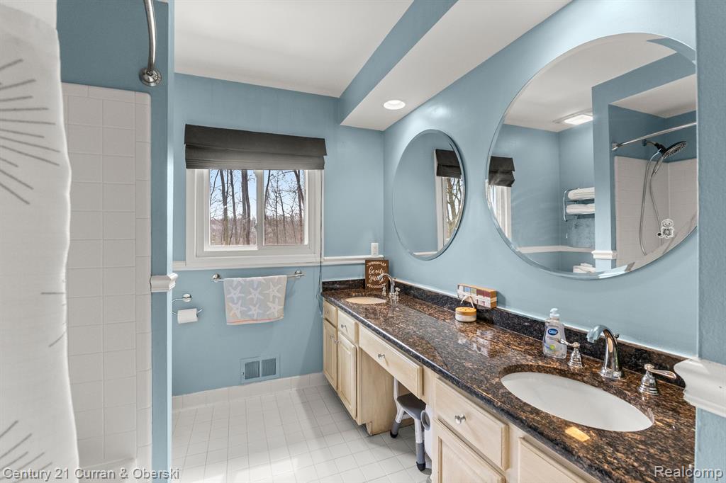 42745 LEDGEVIEW Drive, Novi, MI 48377 — Photo 36