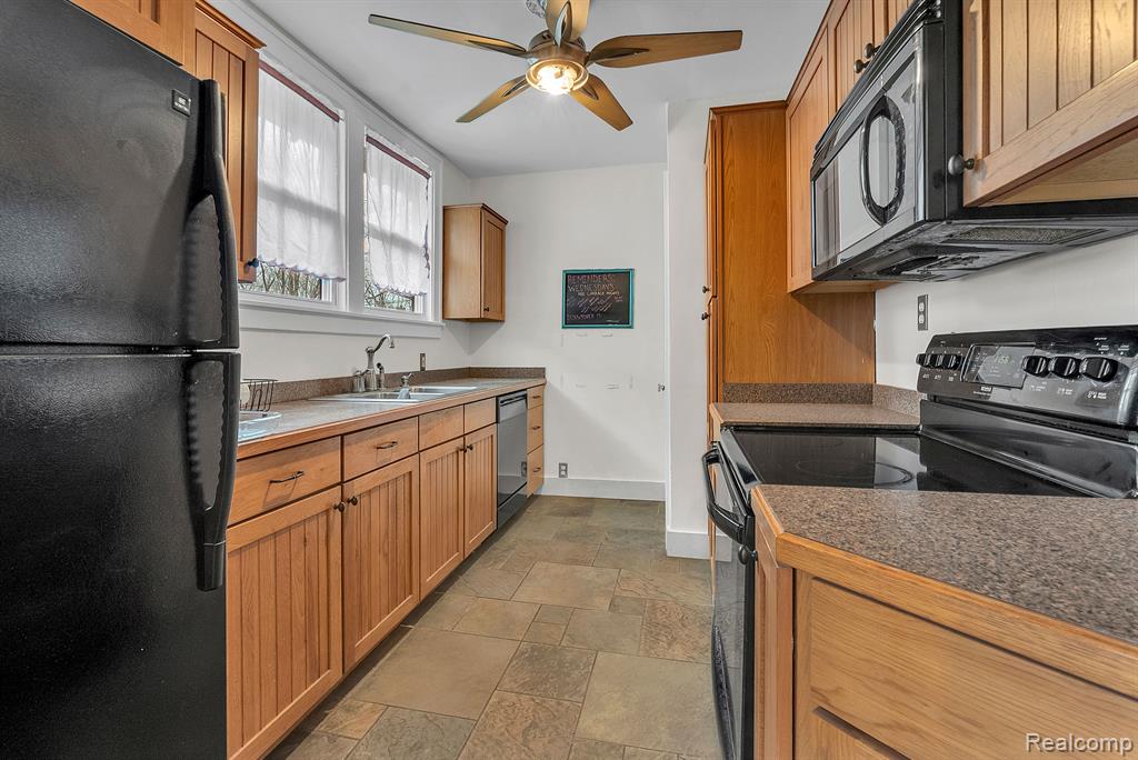 534 E CAMBOURNE Street, Ferndale, MI 48220 — Photo 15