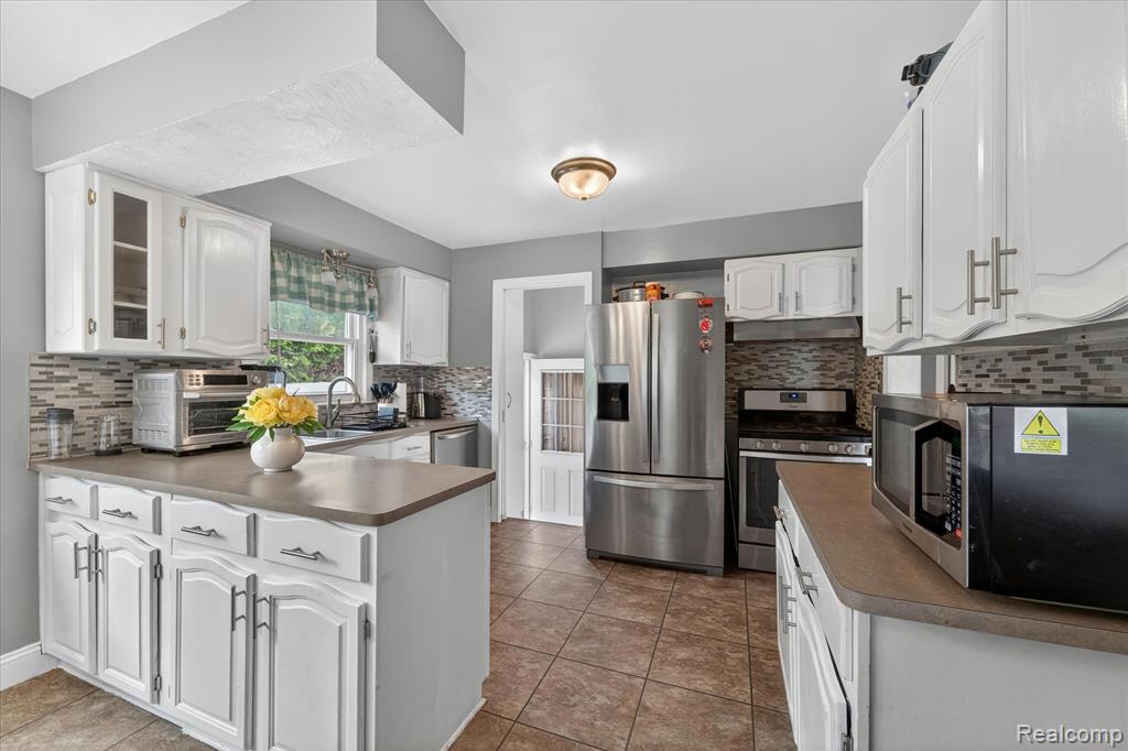 14808 LONGTIN Street, Southgate, MI 48195 — Photo 11