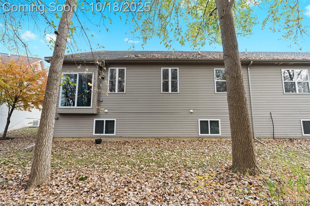 3129 Harbor Pointe Circle, Fenton, MI 48430 — Photo 25