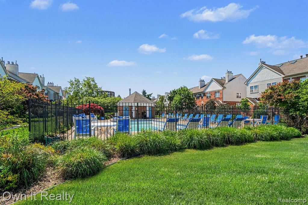 1725 Campau Farms Circle, Detroit, MI 48207 — Photo 2