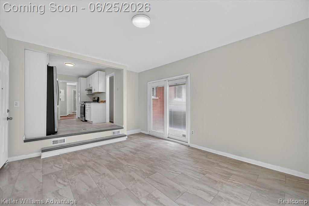 21681 Sussex Street, Oak Park, MI 48237 — Photo 17