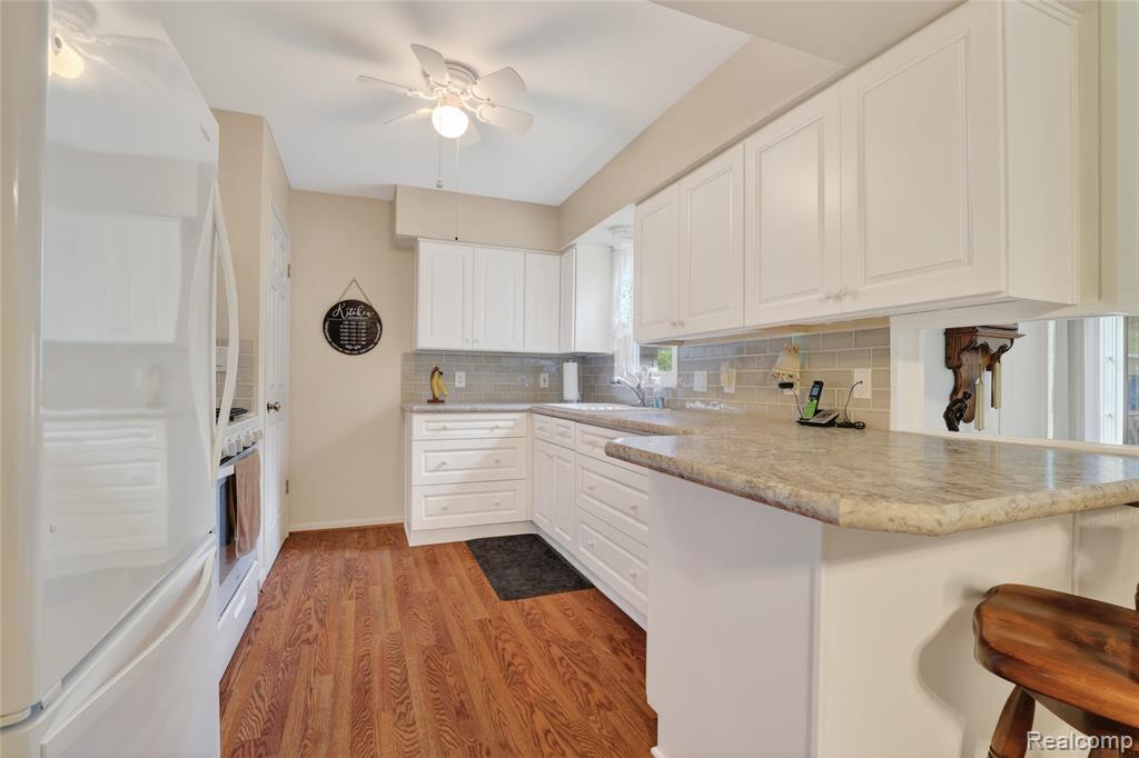 5090 Torrey Road, Flint, MI 48507 — Photo 9