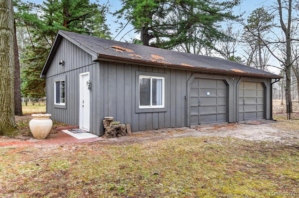 5569 Lakeshore Road, Fort Gratiot, MI 48059 — Photo 26