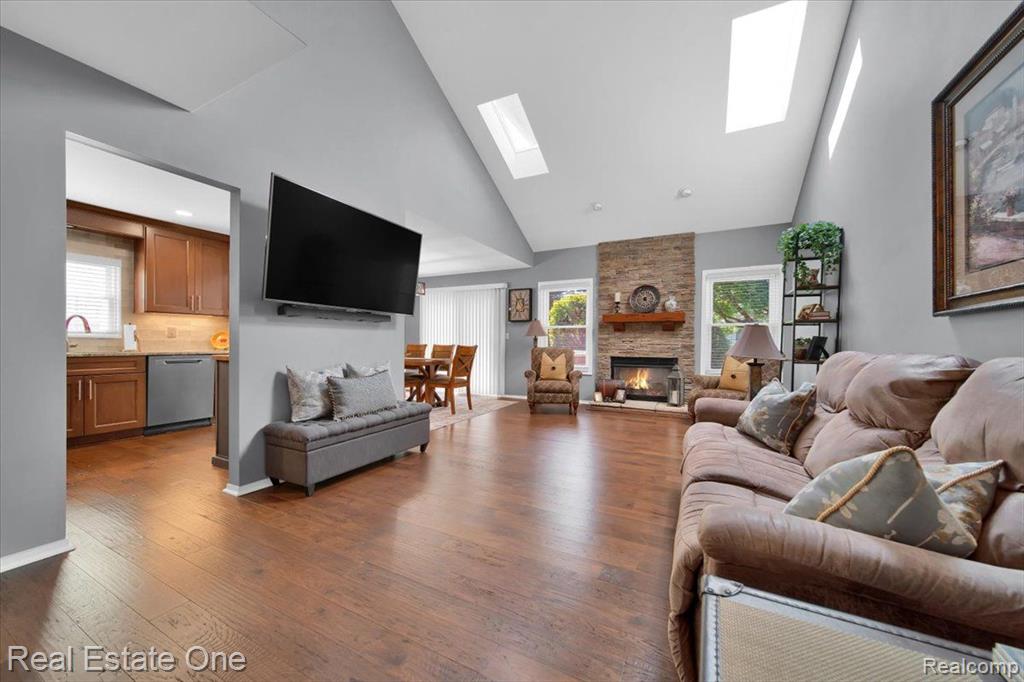 295 WINDING Brook, Commerce Twp, MI 48390 — Photo 6