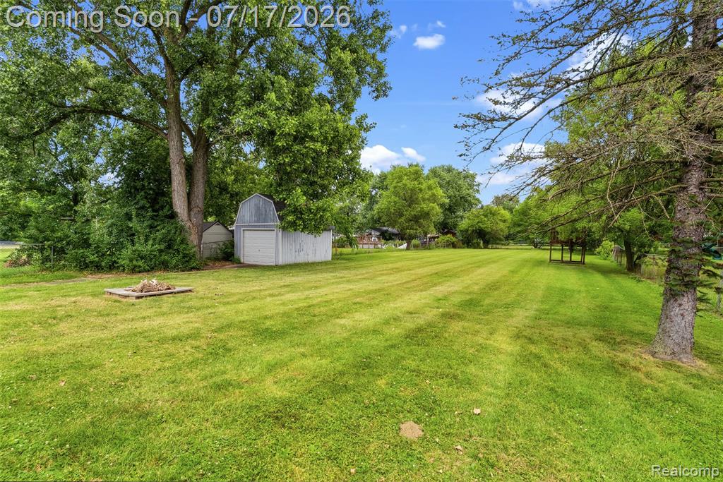 2496 Stockbridge Street, Burton, MI 48509 — Photo 32