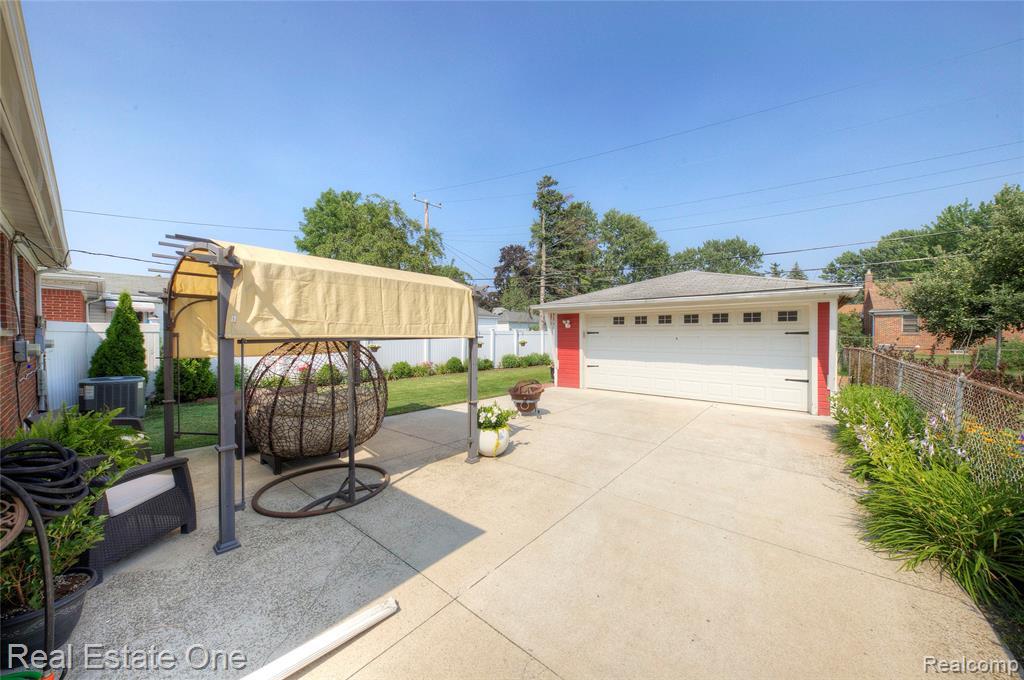 8126 Dale Street, Dearborn Heights, MI 48127 — Photo 9