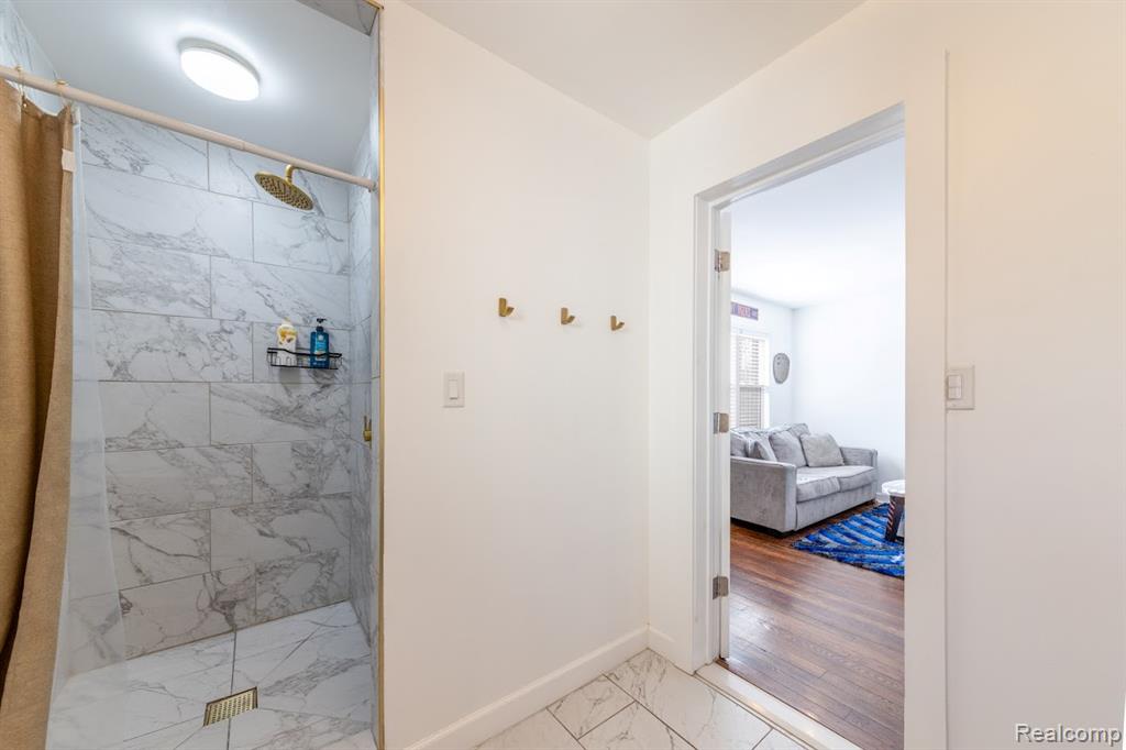 644 Melbourne Street, Detroit, MI 48202 — Photo 14