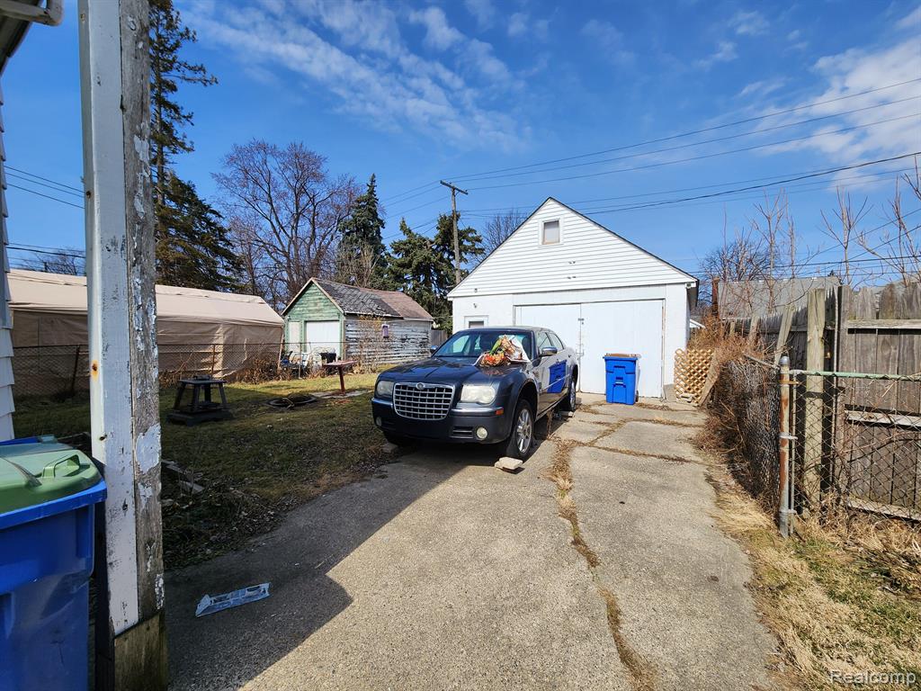 7543 PAIGE Avenue, Warren, MI 48091 — Photo 11