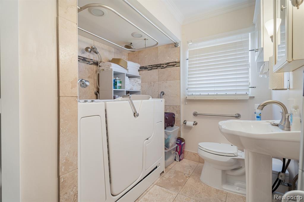 4279 E OUTER Drive, Detroit, MI 48234 — Photo 27