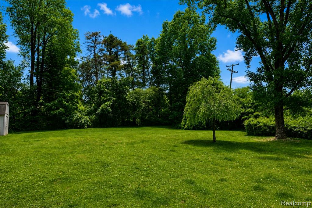1405 Middle Road, Highland, MI — Photo 4