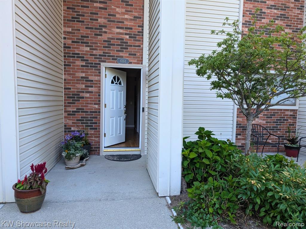 6164 Palomino Court, West Bloomfield, MI — Photo 2
