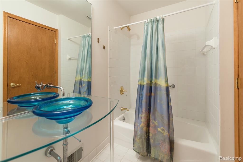 7636 THARP Drive, Whitmore Lake, MI 48189 — Photo 47