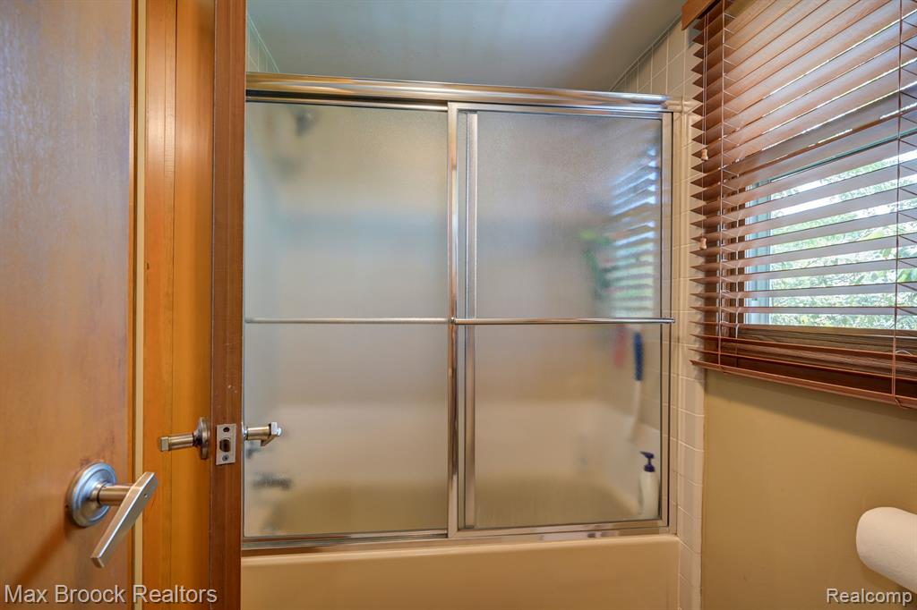 6324 ROSE Boulevard, West Bloomfield, MI — Photo 36