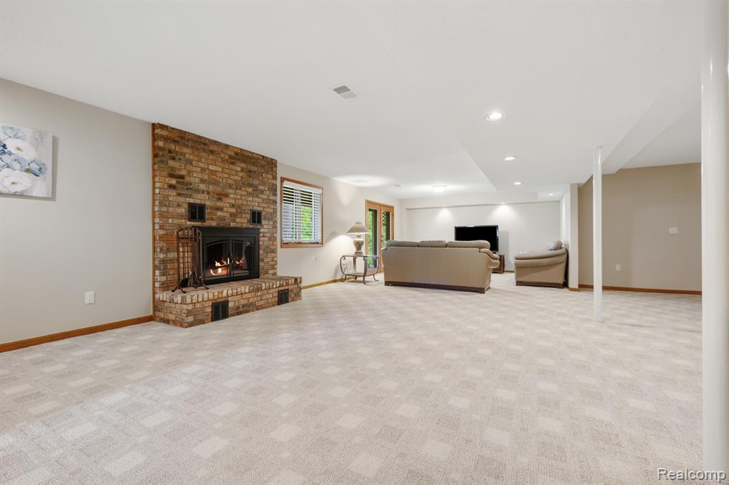 2484 PINE HOLLOW Trail, Brighton, MI 48114 — Photo 27