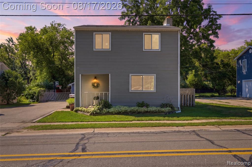 572 Atwater Street, Lake Orion, MI 48362
