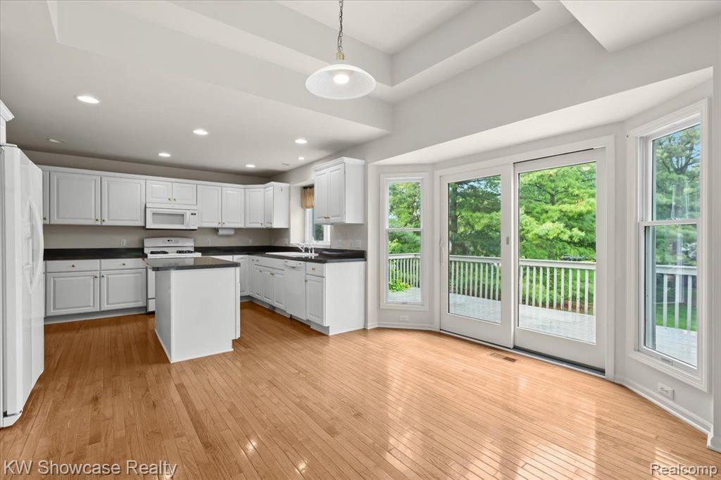 4870 LYTHAM Lane, Ann Arbor, MI 48103 — Photo 12
