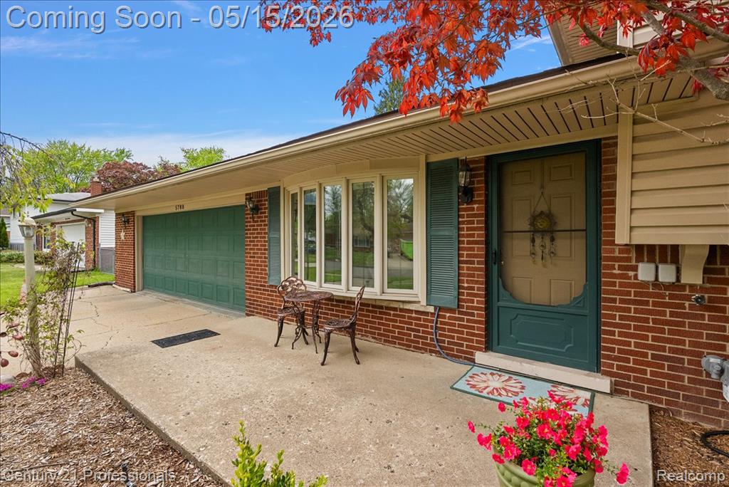 5788 Strathdon Way, Waterford, MI 48327 — Photo 4