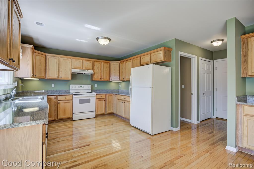 423 CEDAR Street, Wyandotte, MI 48192 — Photo 19
