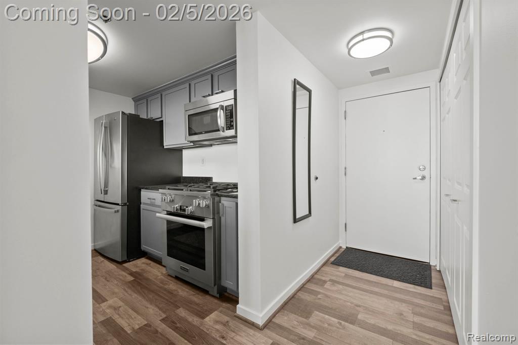 250 E HARBORTOWN Drive, 1405, Detroit, MI 48207 — Photo 9