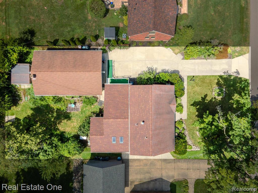 1938 Beverly Street, Sylvan Lake, MI 48320 — Photo 3