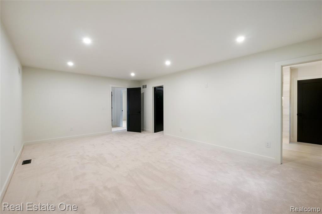 5584 N Adams Way, Bloomfield Hills, MI 48302 — Photo 32
