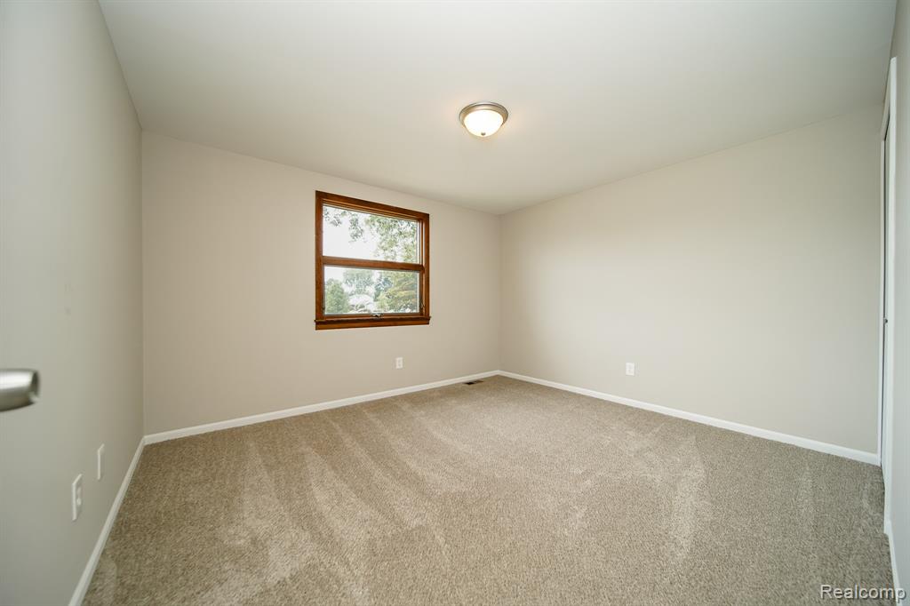51784 Julies Drive, Clinton Twp, MI 48047 — Photo 56