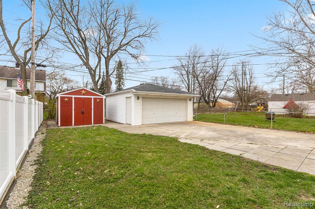 4928 RAYMOND Avenue, Dearborn Heights, MI 48125 — Photo 28