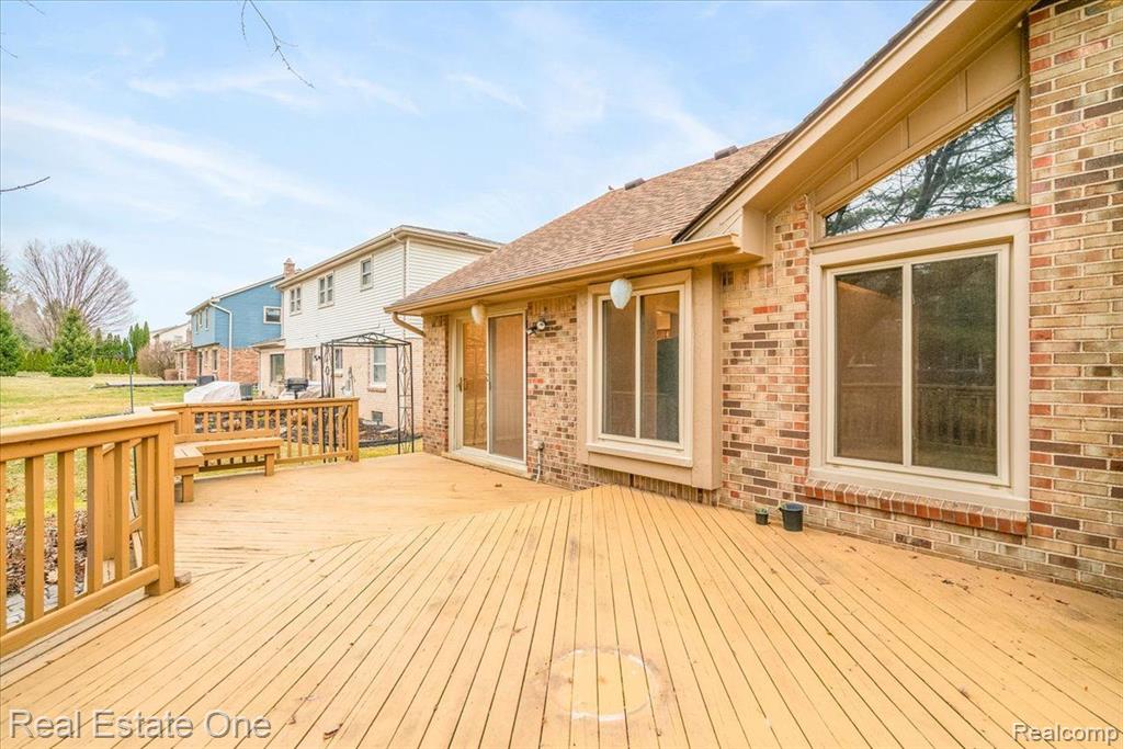 16161 WEATHERFIELD Drive, Northville, MI 48168 — Photo 15