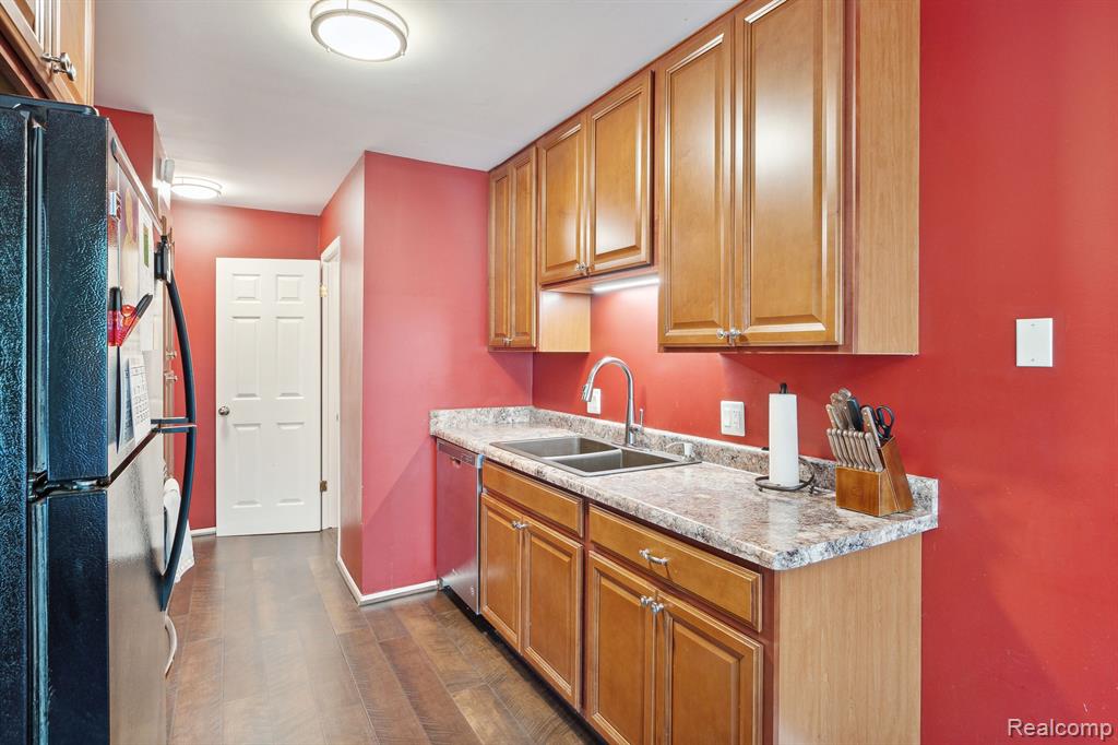 22040 EDGEWATER, Novi, MI — Photo 23