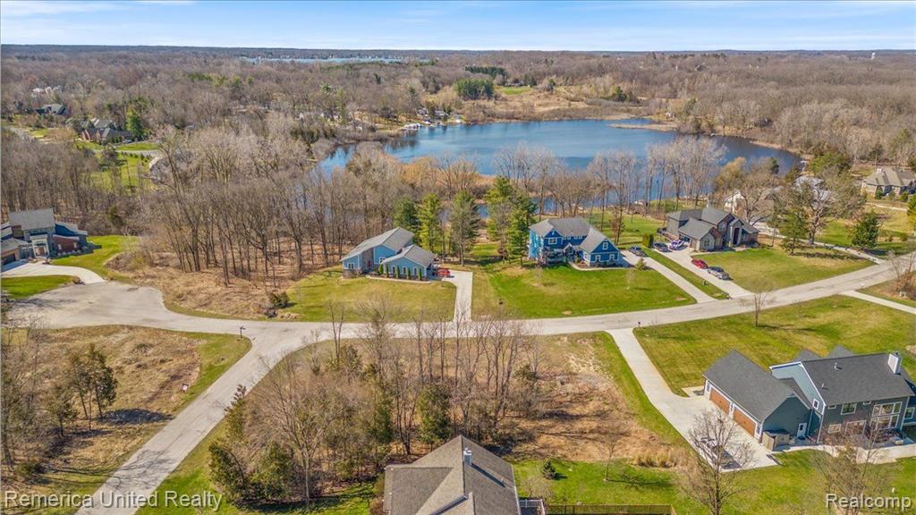 10468 Oak Shore Drive, South Lyon, MI 48178 — Photo 12