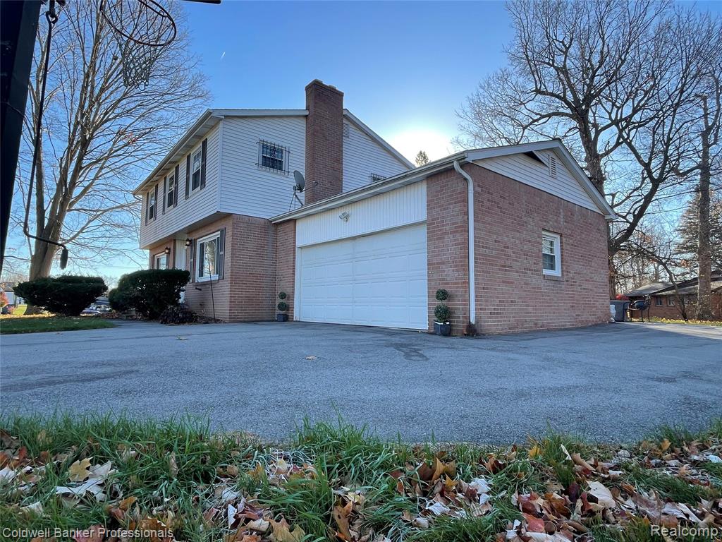 5021 Forest Side Drive, Flint, MI, 48532