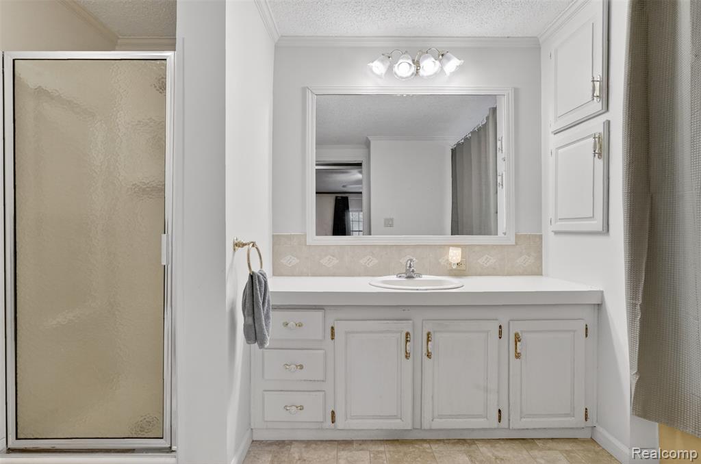 11011 Hamburg Road, Whitmore Lake, MI 48189 — Photo 15