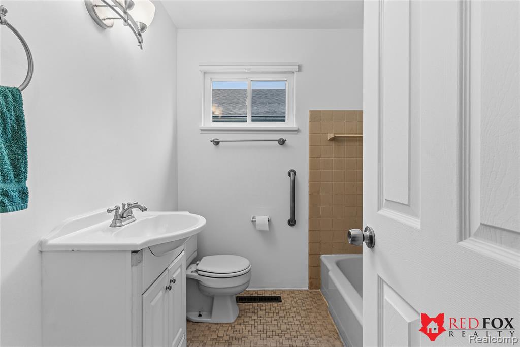 713 Leland Street, Flint, MI 48507 — Photo 14