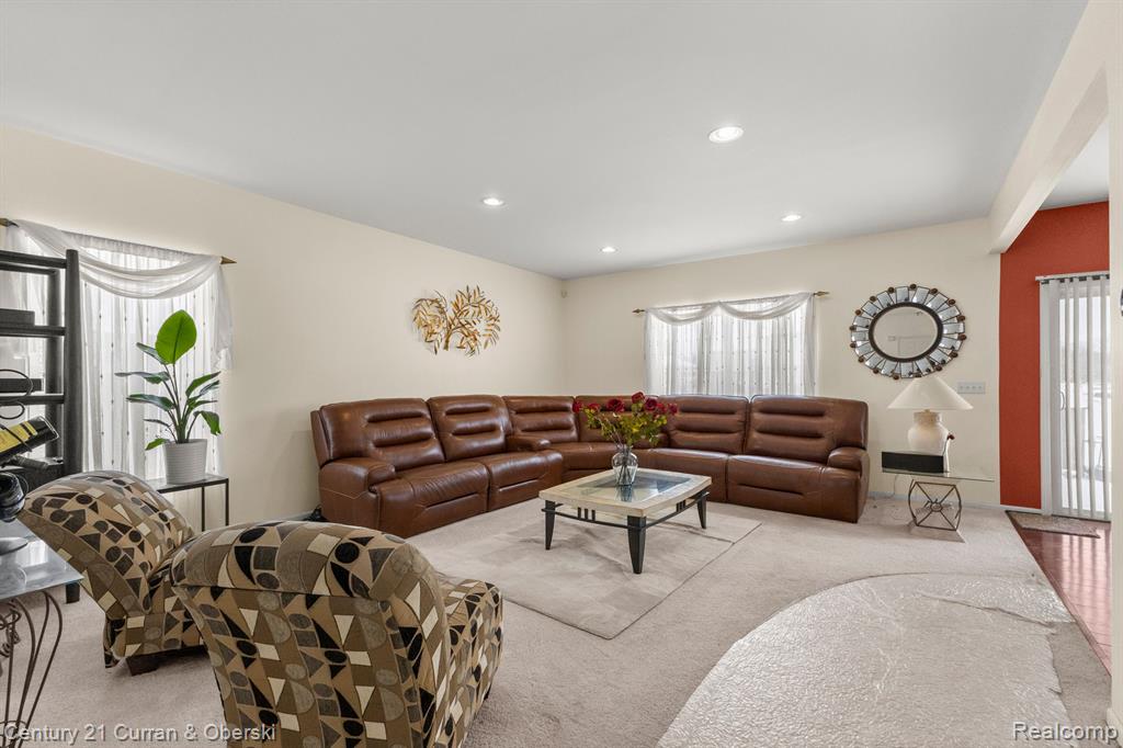 13765 COUNTRY WALK Boulevard, Belleville, MI 48111 — Photo 4