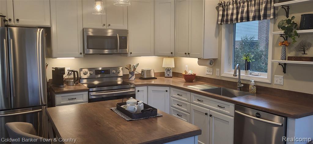 10557 Kenicott Trail, Brighton, MI 48114 — Photo 34