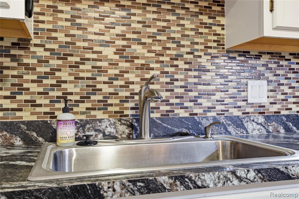 61212 Greenwood Drive, South Lyon, MI 48178 — Photo 17