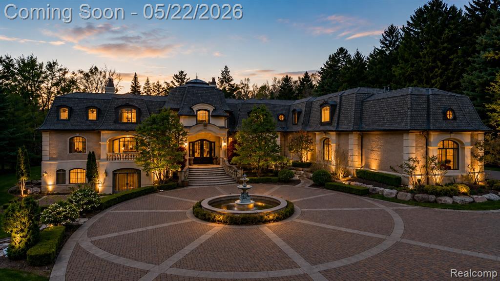 6250 Walnut Lake Road, West Bloomfield, MI 48323