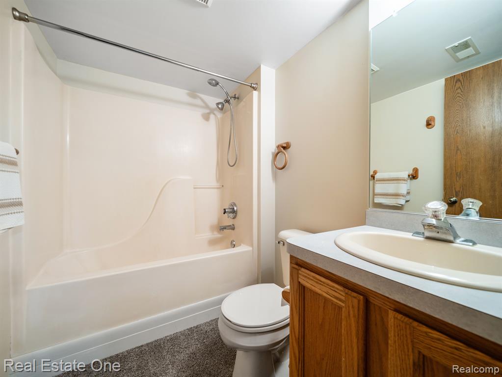 642 E HAMBURG Street, Pinckney, MI 48169 — Photo 15