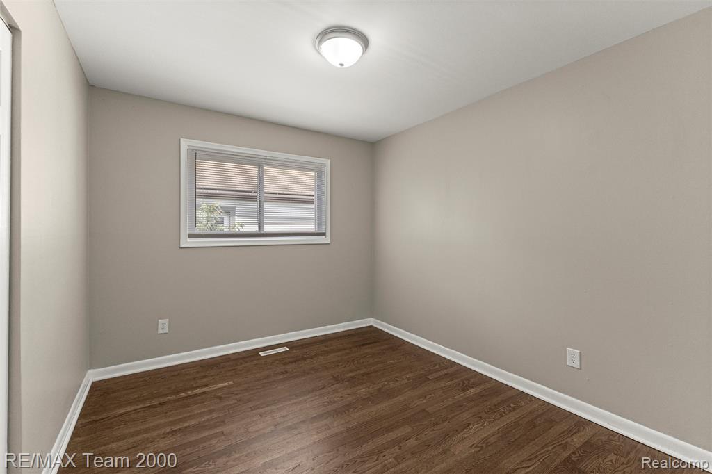 4652 Raymond Avenue, Dearborn Heights, MI 48125 — Photo 20
