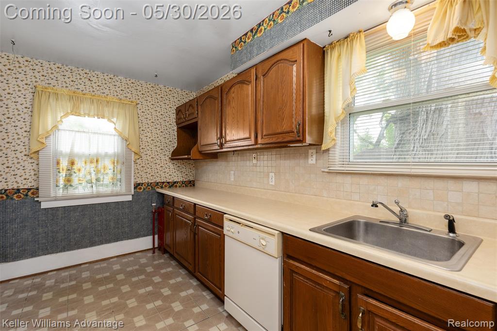 19302 Negaunee, Redford, MI 48240 — Photo 9