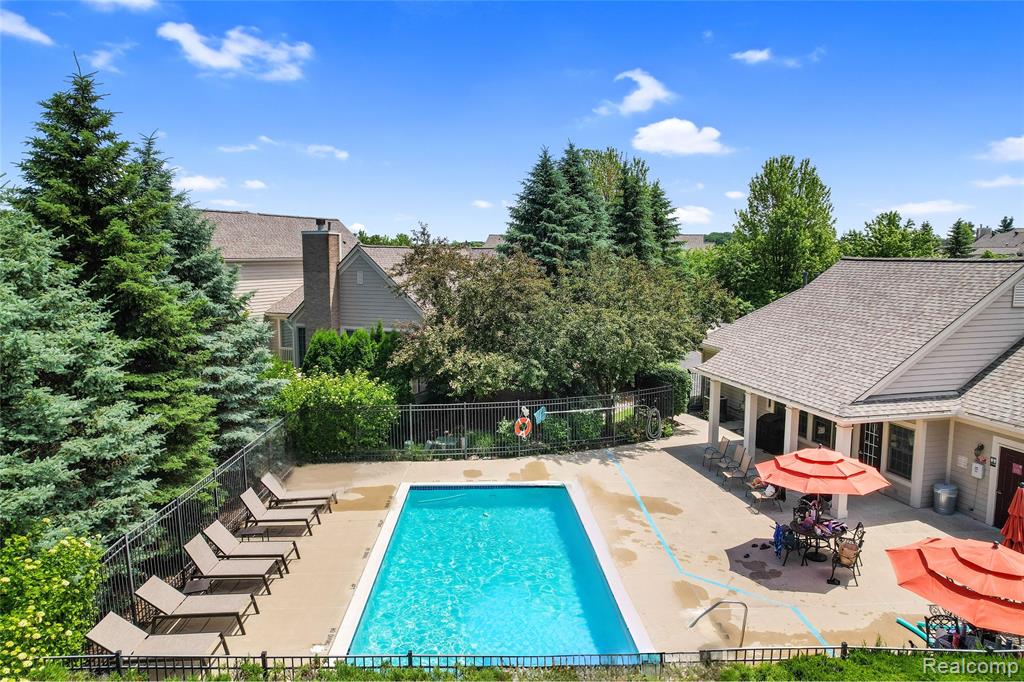 16822 Lochmoor Circle W, Northville, MI 48168 — Photo 46